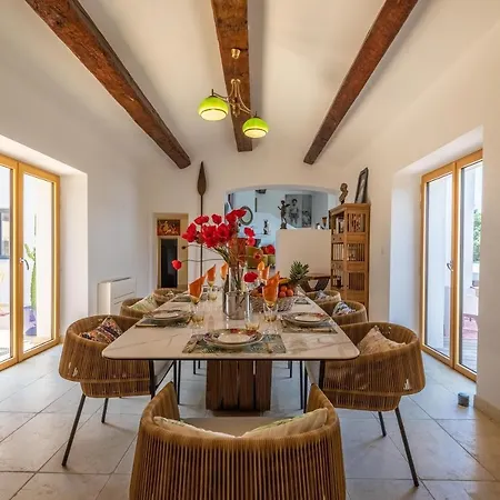 Villa U Tempu Persu *