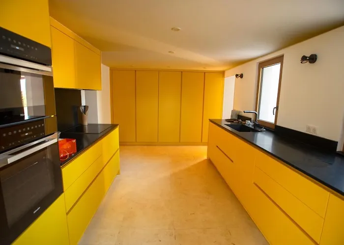 Villa U Tempu Persu *